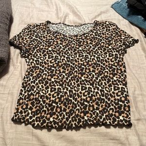American eagle crop top. XS. Never worn. Leopard print.